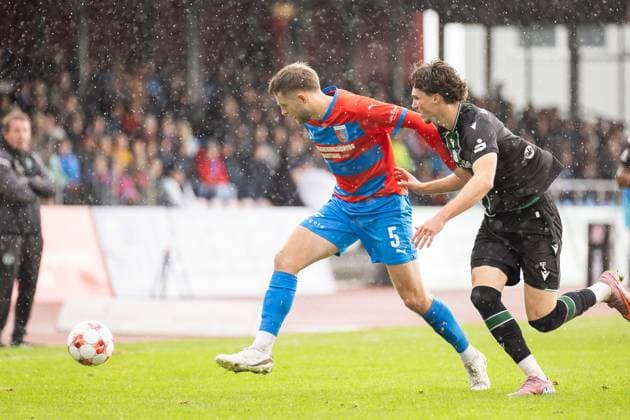 Soccer I Men I Season 2025 2026 I Regionalliga Nord I 13 Matchday I SV Drochtersen Assel Hannover 96 II I 05 10 2025 Jannes Wulff 5, SV Drochtersen Assel , Ilias Ebnoutalib 4, Hannover 96 II Drochtersen Kehdinger Stadion Niedersachsen Germany Copyright: xLobeca JörgxStruwex