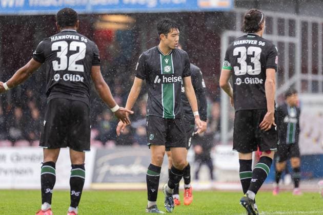 Soccer I Men I Season 2025 2026 I Regionalliga Nord I 13 Matchday I SV Drochtersen Assel Hannover 96 II I 05 10 2025 Brooklyn Kevin Ezeh 32, Hannover 96 II , Asuma Ikari 15, Hannover 96 II , Tim Wahlbrecht 33, Hannover 96 II Drochtersen Kehdinger Stadion Niedersachsen Germany Copyright: xLobeca JörgxStruwex