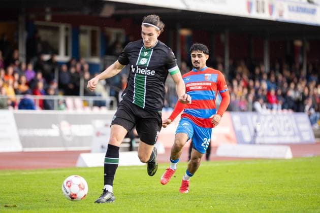 Soccer I Men I Season 2025 2026 I Regionalliga Nord I 13 Matchday I SV Drochtersen Assel Hannover 96 II I 05 10 2025 Tim Wahlbrecht 33, Hannover 96 II , Allah Aid Hamid 29, SV Drochtersen Assel Drochtersen Kehdinger Stadion Niedersachsen Germany Copyright: xLobeca JörgxStruwex