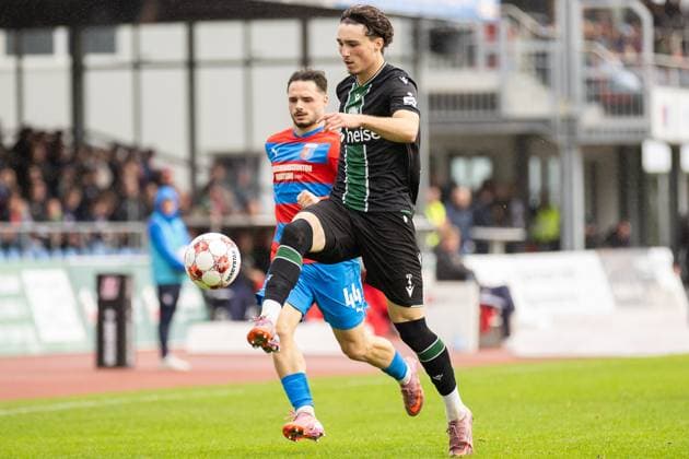 Soccer I Men I Season 2025 2026 I Regionalliga Nord I 13 Matchday I SV Drochtersen Assel Hannover 96 II I 05 10 2025 Robin Kölle 44, SV Drochtersen Assel , Ilias Ebnoutalib 4, Hannover 96 II Drochtersen Kehdinger Stadion Niedersachsen Germany Copyright: xLobeca JörgxStruwex