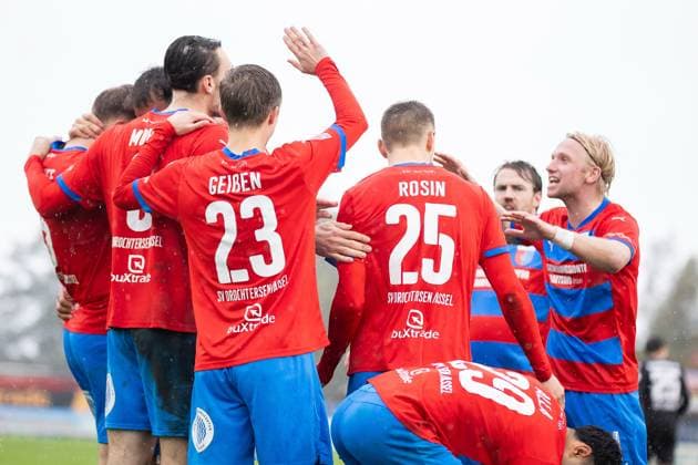 Soccer I Men I Season 2025 2026 I Regionalliga Nord I 13 Matchday I SV Drochtersen Assel Hannover 96 II I 05 10 2025 Tjorve Nils Mohr 3, SV Drochtersen Assel , Maximilian Benjamin Geißen 23, SV Drochtersen Assel , Dennis Rosin 25, SV Drochtersen Assel , Matti Cebulla 31, SV Drochtersen Assel Drochtersen Kehdinger Stadion Niedersachsen Germany Copyright: xLobeca JörgxStruwex