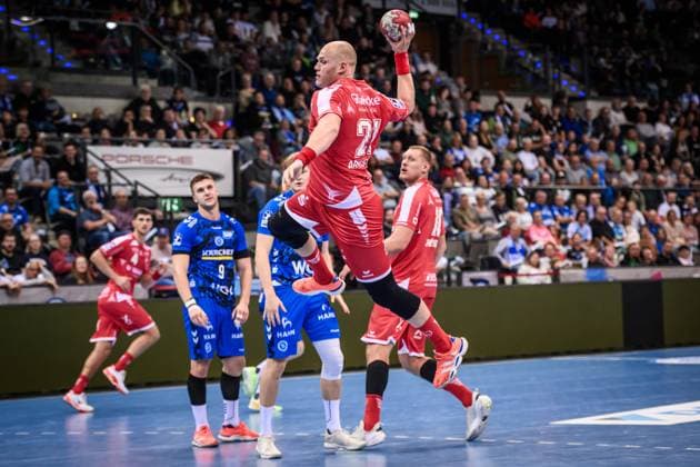 Arnar Freyr Arnarsson MT Melsungen, 21 high jump into the circle GER, TVB 1898 Stuttgart MT Melsungen, DAIKIN HBL, Handball, Bundesliga, Matchday 7, Season 2025 2026, 05 10 2025 GER, TVB 1898 Stuttgart Frisch Auf Goeppingen, DAIKIN HBL, Handball, Bundesliga, Matchday 7, Season 2025 2026, 05 10 2025 Stuttgart Copyright: xSandyxDinkelackerx EP_SDR