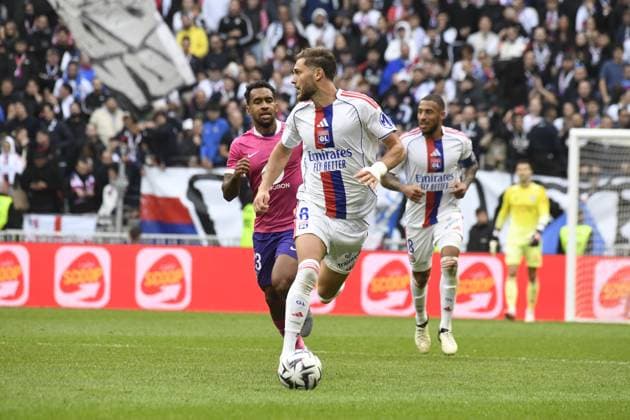 Footbal : Olympique Lyonnais V Toulouse - Ligue 1 - October 05, 2025 Tanner Tessmann of Lyon during the French ligue 1 football match between Olympique Lyonnais and Toulouse at the Groupama stadium in Decines-Charpieu Lyon, France on October 05, 2025  Copyright: xMourad_ALLILIx