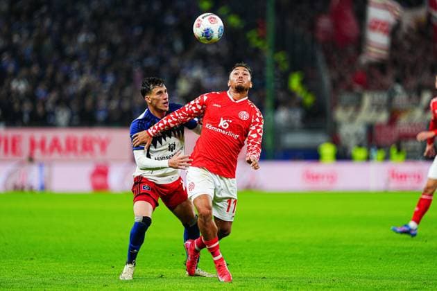 Nicolas Capaldo Hamburger SV, 24 , Armindo Sieb FSV Mainz 05, 11 GER, Hamburger SV vs FSV Mainz 05, Football, 1 Bundesliga, Matchday 6, Season 2025 2026, 05 10 2025 GER, Hamburger SV vs FSV Mainz 05, Football, 1 Bundesliga, Matchday 6, Season 2025 2026, 05 10 2025 Hamburg Copyright: xEibner-Pressefoto MarcelxvonxFehrnx EP_MFN