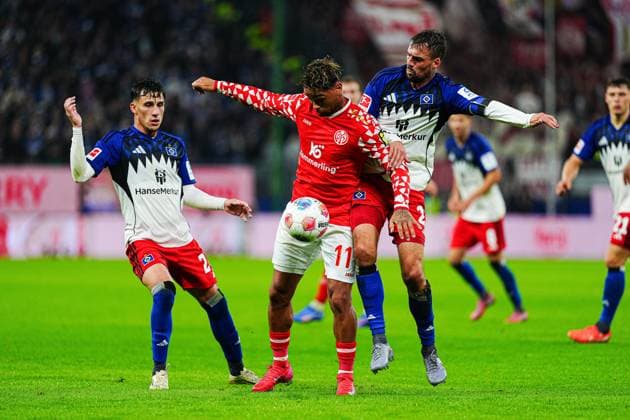Nicolas Capaldo Hamburger SV, 24 , Armindo Sieb FSV Mainz 05, 11 , Jonas Meffert Hamburger SV, 23 GER, Hamburger SV vs FSV Mainz 05, Football, 1 Bundesliga, Matchday 6, Season 2025 2026, 05 10 2025 GER, Hamburger SV vs FSV Mainz 05, Football, 1 Bundesliga, Matchday 6, Season 2025 2026, 05 10 2025 Hamburg Copyright: xEibner-Pressefoto MarcelxvonxFehrnx EP_MFN
