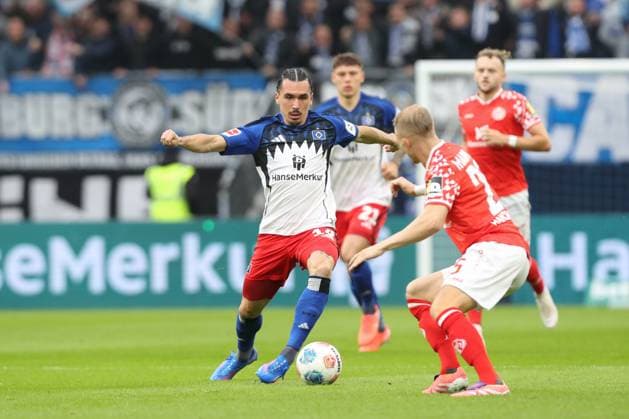 05 10 2025, xtgx, Soccer 1 Bundesliga, Hamburger SV 1 FSV Mainz 05 emspor, v l Rayan Philippe HSV, 14 DFL DFB REGULATIONS PROHIBIT ANY USE OF PHOTOGRAPHS as IMAGE SEQUENCES and or QUASI VIDEO Hamburg