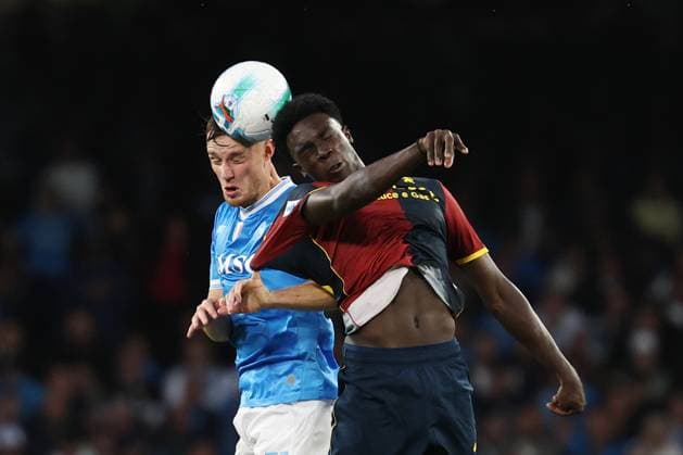 Napoli™s Sam Beukema, Genoa™s Jeff Ekhator during the Serie A soccer match between Napoli and Genoa at the Diego Armando Maradona Stadium in Naples, southern italy - Sunday , October 05 , 2025. - Soccer .  Copyright: xAlessandroxGarofalo LaPressex