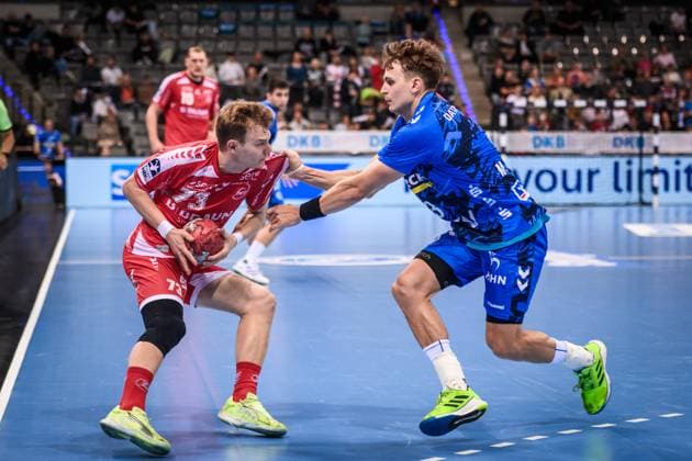 Timo Kastening MT Melsungen, 73 vs Max Haefner TVB Stuttgart, 03 GER, TVB 1898 Stuttgart MT Melsungen, DAIKIN HBL, Handball, Bundesliga, Matchday 7, Season 2025 2026, 05 10 2025 GER, TVB 1898 Stuttgart Frisch Auf Goeppingen, DAIKIN HBL, Handball, Bundesliga, Matchday 7, Season 2025 2026, 05 10 2025 Stuttgart Copyright: xSandyxDinkelackerx EP_SDR