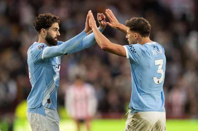 Brentford v Manchester City Premier League JoÅ¡ko Gvardiol and Ruben Dias of Manchester City celebrate victory over Brentford during the Premier League match at the Gtech Community Stadium, Brentford UK Newspapers OUT Copyright: xGraemexWilcocksonx FIL-22323-0116