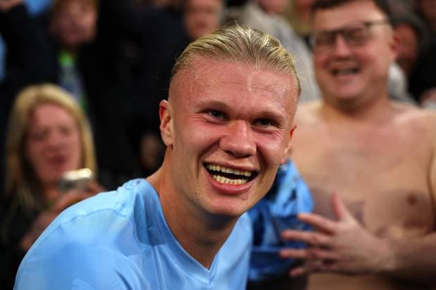 5th October 2025; Gtech Community Stadium, Brentford, London, England; Premier League Football, Brentford versus Manchester City; Erling Haaland of Manchester City celebrates with the Manchester City fans after the match  JohnxPatrickxFletcher