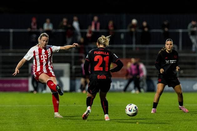 Google Pixel Frauen Bundesliga, 1 FC Köln Bayer 04 Leverkusen 05 10 2025 Zweikampf Sandra Jessen 1 FC Köln, 6 , Vanessa Fudalla Bayer 04 Leverkusen, 21 Google Pixel Frauen Bundesliga, 1 FC Köln Bayer 04 Leverkusen Köln, Franz Kremer Stadion am 05 10 2025 DFB REGULATIONS PROHIBIT ANY USE OF PHOTOGRAPHS AS IMAGE SEQUENCES AND OR QUASI VIDEO Copyright: xBEAUTIFULxSPORTS Wunderlx