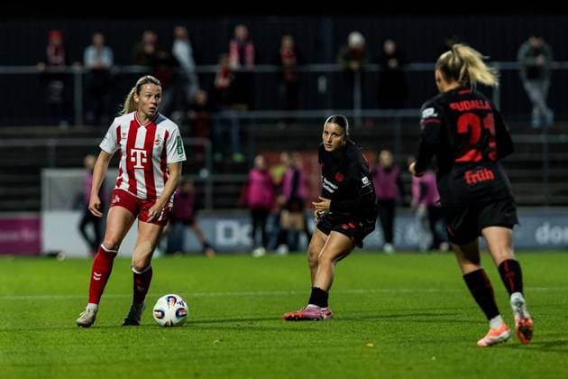 Google Pixel Frauen Bundesliga, 1 FC Köln Bayer 04 Leverkusen 05 10 2025 Sandra Jessen 1 FC Köln, 6 am Ball Google Pixel Frauen Bundesliga, 1 FC Köln Bayer 04 Leverkusen Köln, Franz Kremer Stadion am 05 10 2025 DFB REGULATIONS PROHIBIT ANY USE OF PHOTOGRAPHS AS IMAGE SEQUENCES AND OR QUASI VIDEO Copyright: xBEAUTIFULxSPORTS Wunderlx