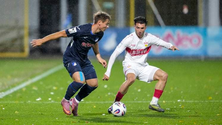 v li Florian Bähr TSG II, 39 , Leonidas Stergiou VfB II, 42 , duel, duel, tackle, tackling, dynamics, action, action, 05 10 2025, Sinsheim Germany , Football, 3 Liga, TSG 1899 Hoffenheim II VfB Stuttgart II, DFB DFL REGULATIONS PROHIBIT ANY USE OF PHOTOGRAPHS AS IMAGE SEQUENCES AND OR QUASI VIDEO xozx