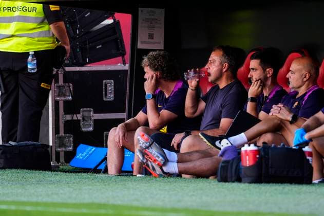 October 5, 2025, Sevilla, Sevilla, SPAIN: Hansi Flick, head coach of FC Barcelona, Barca looks on during the Spanish league, LaLiga EA Sports, football match played between Sevilla FC and FC Barcelona at Ramon Sanchez-Pizjuan stadium on October 5, 2025, in Sevilla, Spain. Sevilla SPAIN - ZUMAa181 20251005_zaa_a181_204 Copyright: xJoaquinxCorcherox