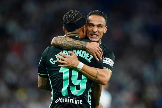 ESP: RCD Espanyol v CA Osasuna. La Liga EA Sports. Date 8 Cucho Hernandez of Real Betis celebrates the 1-1 with Antony during the La Liga EA Sports match between RCD Espanyol and Real Betis played at RCDE Stadium on October 5, 2025 in Barcelona, Spain. kpng Copyright: xSergioxRuizx xPRESSINx PS_2501005_ESP_BET_2526_043