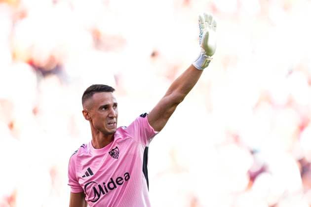 October 5, 2025, Sevilla, Sevilla, SPAIN: Odysseas Vlachodimos of Sevilla FC gestures during the Spanish league, LaLiga EA Sports, football match played between Sevilla FC and FC Barcelona, Barca at Ramon Sanchez-Pizjuan stadium on October 5, 2025, in Sevilla, Spain. Sevilla SPAIN - ZUMAa181 20251005_zaa_a181_210 Copyright: xJoaquinxCorcherox