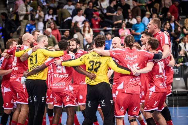 Cheers, joy, team spirit, team circle at MT Melsungen after away win GER, TVB 1898 Stuttgart MT Melsungen, DAIKIN HBL, Handball, Bundesliga, Matchday 7, Season 2025 2026, 05 10 2025 GER, TVB 1898 Stuttgart Frisch Auf Goeppingen, DAIKIN HBL, Handball, Bundesliga, Matchday 7, Season 2025 2026, 05 10 2025 Stuttgart Copyright: xSandyxDinkelackerx EP_SDR