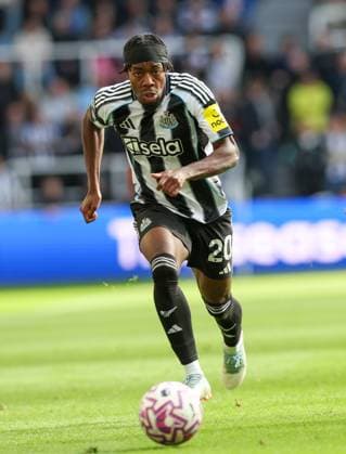 Newcastle Upon Tyne, England, 5th October 2025. Anthony Elanga of Newcastle United during the Newcastle United vs Nottingham Forest Premier League match at St. James Park, Newcastle Upon Tyne. Picture credit should read: Nigel Roddis Sportimage EDITORIAL USE ONLY. No use with unauthorised audio, video, data, fixture lists, club league logos or live services. Online in-match use limited to 120 images, no video emulation. No use in betting, games or single club league player publications. SPI_065_NR_NEWC_NOTT SPI-4199-0064