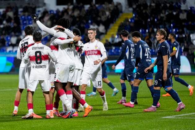 Players of VfB Stuttgart II U21 , cheer about the goal to 0 1, jubilation, goal celebration, celebrate the goal, goal, celebration, cheers about the goal, rejoicing, joy, rejoices, optimistic, positive, game scene, Highlight, Action, Action, 05 10 2025, Sinsheim Germany , Soccer, 3 Liga, TSG 1899 Hoffenheim II VfB Stuttgart II, DFB DFL REGULATIONS PROHIBIT ANY USE OF PHOTOGRAPHS AS IMAGE SEQUENCES AND OR QUASI VIDEO xozx