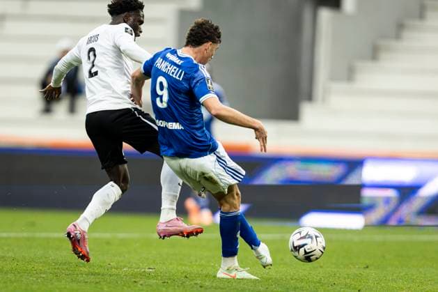 FOOTBALL: Ligue 1 Racing Strasbourg (RCS) vs Angers. 05 10 2025 Stade de la Meinau. Strasbourg - France Joaquin Panichelli 9 (RCS) et Carlens Arcus 2 (Angers)  Copyright: xelyxandroxcegarrax