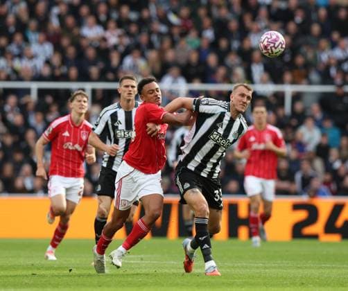Newcastle Upon Tyne, England, 5th October 2025. Dan Burn (R) of Newcastle United in action with Dan Ndoye of Nottingham Forest during the Newcastle United vs Nottingham Forest Premier League match at St. James Park, Newcastle Upon Tyne. Picture credit should read: Nigel Roddis Sportimage EDITORIAL USE ONLY. No use with unauthorised audio, video, data, fixture lists, club league logos or live services. Online in-match use limited to 120 images, no video emulation. No use in betting, games or single club league player publications. SPI_071_NR_NEWC_NOTT SPI-4199-0069