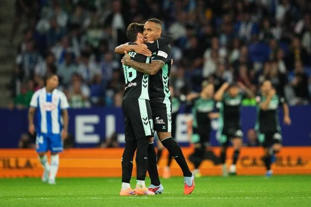ESP: RCD Espanyol v Real Betis. La Liga EA Sports. Date 8 Ez Abde of Real Betis celebrates after scoring the 1-2 during the La Liga EA Sports match between RCD Espanyol and Real Betis played at RCDE Stadium on October 5, 2025 in Barcelona, Spain. kpng Copyright: xBaguxBlancox xPRESSINx PS_251005_ESP_BET_2525_1827