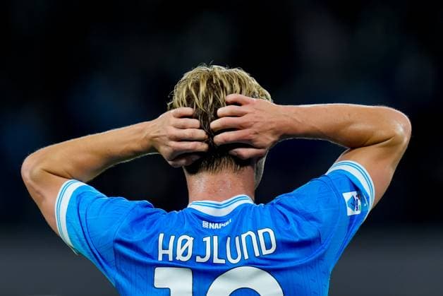 SSC Napoli v Genoa CFC - Serie A Enilive Rasmus Hojlund of SSC Napoli looks dejected during the serie Serie A Enilive match between SSC Napoli and Genoa CFC at Stadio Diego Armando Maradona on October 5, 2025 in Naples, Italy Naples Stadio Diego Armando Maradona Naples Italy Copyright: xGiuseppexMaffiax 251005_SerieA_Napoli-Genoa_4008
