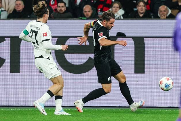 Sport, Football, Bundesliga Season 2025 2026 6 Matchday Borussia Mönchengladbach SC Freiburg 05 10 2025, BORUSSIA PARK Rocco Reitz Borussia Mönchengladbach, 27 Christian Günter SC Freiburg, 30 Mönchengladbach BORUSSIA PARK North Rhine-Westphalia Germany