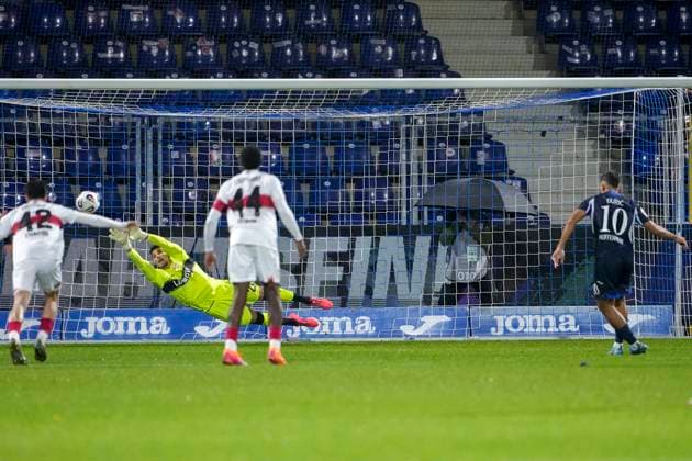Luka Djuric Duric, TSG II, 10 scores from penalty kick against Dominik Draband goalkeeper, VfB II, 28 the goal to 1 1, goal, goal success, highlight, action, action scene, 05 10 2025, Sinsheim Germany , Football, 3 Liga, TSG 1899 Hoffenheim II VfB Stuttgart II, DFB DFL REGULATIONS PROHIBIT ANY USE OF PHOTOGRAPHS AS IMAGE SEQUENCES AND OR QUASI VIDEO xozx