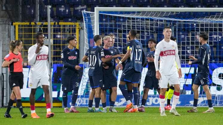 Players of TSG 1899 Hoffenheim II U23 , cheer about the goal to 1 1, jubilation, goal celebration, celebrate the goal, goal, celebration, cheers about the goal, rejoicing, joy, rejoices, optimistic, positive, Match Scene, Highlight, Action, Action, 05 10 2025, Sinsheim Germany , Soccer, 3 Liga, TSG 1899 Hoffenheim II VfB Stuttgart II, DFB DFL REGULATIONS PROHIBIT ANY USE OF PHOTOGRAPHS AS IMAGE SEQUENCES AND OR QUASI VIDEO xozx
