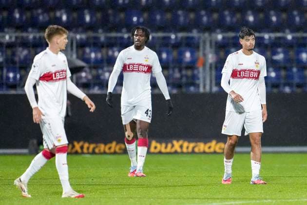 from left Jordan Aleksander Majchrzak VfB II, 30 , Dan Axel Zagadou VfB II, 43 , Mirza Catovic VfB II, 5 , player from VfB Stuttgart II U21 , looking disappointed, disappointment, frustration, disappointed, pessimistic, after conceding the 1 1 goal, Action, Action, Game scene, 05 10 2025, Sinsheim Germany , Soccer, 3 Liga, TSG 1899 Hoffenheim II VfB Stuttgart II, DFB DFL REGULATIONS PROHIBIT ANY USE OF PHOTOGRAPHS AS IMAGE SEQUENCES AND OR QUASI VIDEO xozx