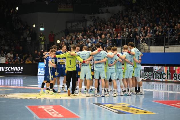 Oskar Joelsson 3 ThSV Eisenach , Tillman Leu 99 ThSV Eisenach and Vincent Buchner 74 ThSV Eisenach stand in the team circle with players from VfL Gummersbach Team circle before the start of the match Copyright: xJoshuaxHildebrandtx