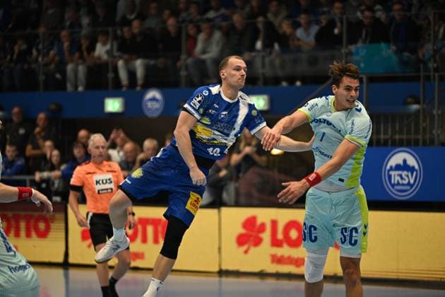 Fynn Hangstein 10 ThSV Eisenach and Julian Koester 7 VfL Gummersbach in a duel for the ball Fynn Hangstein 10 ThSV Eisenach and Julian Koester 7 VfL Gummersbach in a duel Copyright: xJoshuaxHildebrandtx