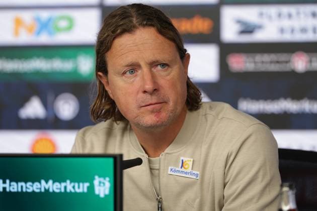 GER, xFSx ,Hamburg, HSV , 1 Bundesliga , Football, DFL, Hamburger SV , am Hamburger Volksparkstadion , 1 FSV Mainz 05 , 05 10 2025 v l Press Conference Coach Bo Henriksen 1 FSV Mainz 05 enttaeuscht, enttaeusch schauend, dissapointed, traurig, frustriert, frust, gefrustet DFL regulations prohibit any use of photographs as image sequences and or quasi video Copyright: HMBxMedia FernandoxSoares