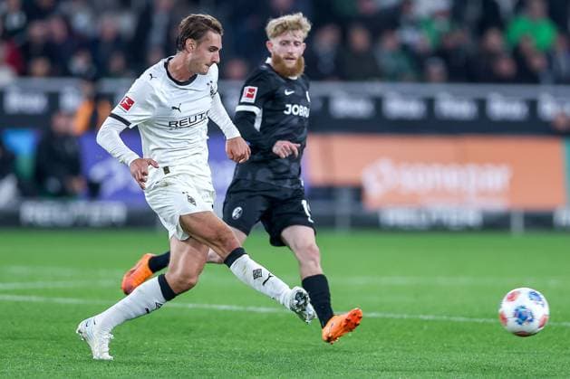 05 10 2025, Football, Borussia Mönchengladbach SC Freiburg, 1 Fußball Bundesliga, Borussia Park, Saison 2025 2026 Florian Neuhaus Borussia Mönchengladbach 10 DFB regulations prohibit any use of photographs as image sequences and or quasi video Nordrhein Westfalen Germany