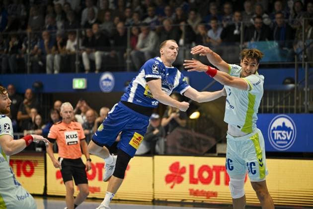 Fynn Hangstein 10 ThSV Eisenach and Julian Koester 7 VfL Gummersbach fight for the ball Fynn Hangstein 10 ThSV Eisenach and Julian Koester 7 VfL Gummersbach in a duel Copyright: xJoshuaxHildebrandtx