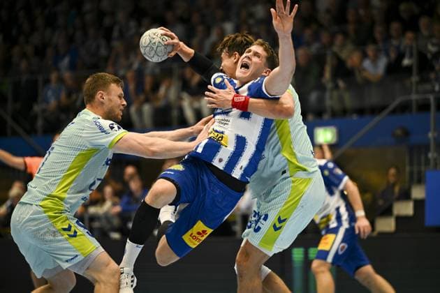 Kristjan Horzen 27 VfL Gummersbach defends against Vukasin Antonijevic 41 ThSV Eisenach with ball duel Kristjan Horzen 27 VfL Gummersbach against Vukasin Antonijevic 41 ThSV Eisenach Copyright: xJoshuaxHildebrandtx
