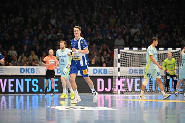 Oskar Joelsson 3 ThSV Eisenach and another player from VfL Gummersbach on the pitch Oskar Joelsson 3 ThSV Eisenach and Tom Kiesler 30 VfL Gummersbach on the pitch Copyright: xJoshuaxHildebrandtx