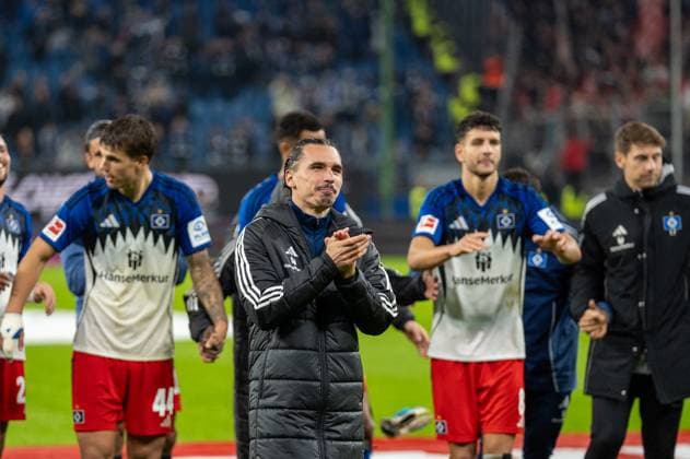 Germany Soccer 1 League, Matchday 6 2025 2026, Hamburger SV FSV Mainz 05 on 05 10 in Hamburg Volksparkstadion The HSV team celebrates the 4 0 victory with the fans Rayan Philippe Hamburger SV 14 Copyright: xSvenxHeidmannx