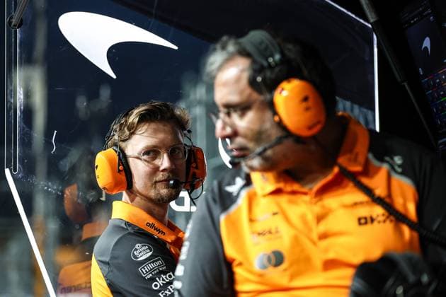 F1 - SINGAPORE GRAND PRIX 2025 SINGH Randeep, Racing Director at McLaren Racing during the 2025 Formula 1 Singapore Grand Prix, 18th round of the 2025 FIA Formula One World Championship, WM, Weltmeisterschaft from October 3 to 5, 2025 on the Marina Bay Street Circuit, in Singapore - SingaporeSingapore  Copyright: xEricxAlonsox