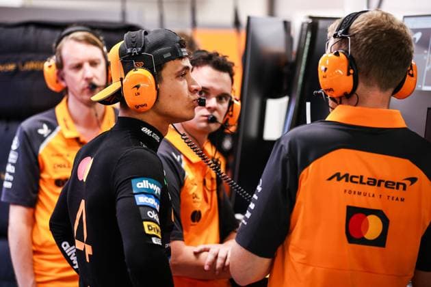 F1 - SINGAPORE GRAND PRIX 2025 NORRIS Lando (gbr), McLaren F1 Team MCL39, portrait during the 2025 Formula 1 Singapore Grand Prix, 18th round of the 2025 FIA Formula One World Championship, WM, Weltmeisterschaft from October 3 to 5, 2025 on the Marina Bay Street Circuit, in Singapore - SingaporeSingapore  Copyright: xEricxAlonsox