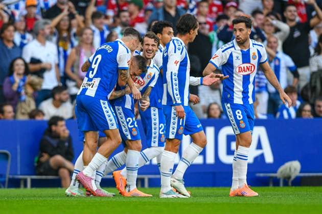 RCD ESPANYOL v REAL BETIS. RCDE STADIUM BARCELONA. October 5,2025 RCD ESPANYOL vs REAL BETIS October 5,2025 Pol Lozano (10) of RCD Espanyol celebrates scoring his team s first with teammates goal during the match between RCD Espanyol and Real Madrid corresponding to the eighth day of La Liga EA Sports at RCDE Stadium in Barcelona, Spain. Cornella El Prat ESP Copyright: xS.xRosx