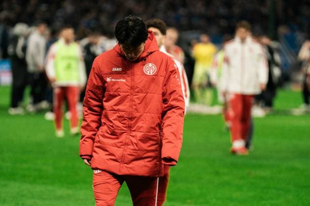 Germany, Soccer, 1 Bundesliga 2025 26, Matchday 6 HSV vs 1 FSV Mainz Volksparkstadion Hamburg Jae sung Lee Mainz, 7 after the 0 4 defeat against HSV Copyright: xJamesxZabelx