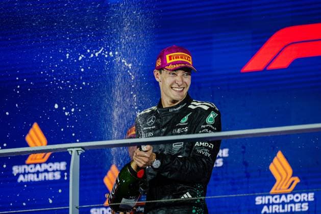 Formula 1 Singapore Grand Prix 2025 George Russell 63 (GBR) Mercedes F1 W16 celebrates winning during the Formula 1 Singapore Airlines Singapore Grand Prix 2025 at the Marina Bay Street Circuit, Singapore on 5 October 2025 Credit: Jun Da Tan Every Second Media Editorial use only. All images are copyright Every Second Media Limited. No images may be reproduced without prior permission. Copyright: xIMAGO EveryxSecondxMediax ESM-1610-0113 JunxDaxTanx xEveryxSecondxMediax