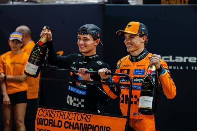 Formula 1 Singapore Grand Prix 2025 Lando Norris, Oscar Piastri, McLaren Constructors Celebration Pit Lane during the Formula 1 Singapore Airlines Singapore Grand Prix 2025 at the Marina Bay Street Circuit, Singapore on 5 October 2025 Credit: Jun Da Tan Every Second Media Editorial use only. All images are copyright Every Second Media Limited. No images may be reproduced without prior permission. Copyright: xIMAGO EveryxSecondxMediax ESM-1610-0122 JunxDaxTanx xEveryxSecondxMediax