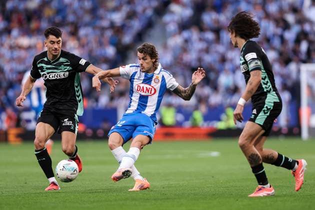 October 5, 2025, Cornella, Barcelona, SPAIN: Carlos Romero of RCD Espanyol in action during the Spanish league, La Liga EA Sports, football match played between RCD Espanyol and Real Betis Balompie at RCDE Stadium on October 05, 2025 in Cornella, Barcelona, Spain. Cornella SPAIN - ZUMAa181 20251005_zaa_a181_252 Copyright: xJavierxBorregox