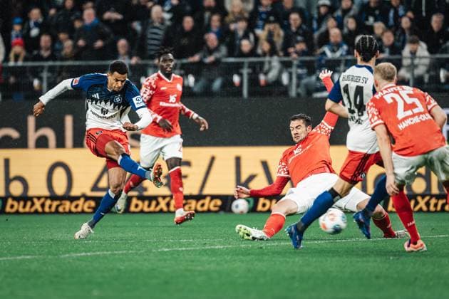 Soccer Men Season 2025 2026 1 Soccer Bundesliga 6 Matchday Hamburger SV vs 1 FSV Mainz 05 05 10 2025 Robert Glatzel 9, HSV shooting on goal Hamburg Volksparkstadion Hamburg Germany