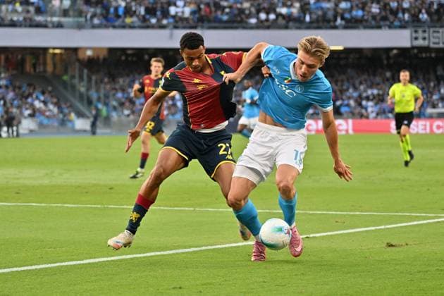 Foto IPP Felice De Martino Napoli 05 10 2025 Calcio Campionato serie A 2025-2026 Napoli - Genoa Nella foto: Rasmus Hojlund e Alessandro Marcandalli in contrasto Italy Photo Press World Copyright Napoli italy Italia ITALY  Copyright: xR4924_italyphotopressx