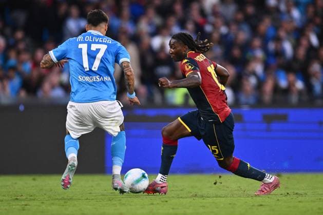 CALCIO - Serie A - SSC Napoli vs Genoa CFC Mathias Olivera of S.S.C. Napoli and Brooke Norton-Cuffy of Genoa C.F.C. are in action during the 6th day of the Serie A Championship between S.S.C. Napoli and Genoa C.F.C. at the Diego Armando Maradona Stadium on October 5, 2025 in Naples, Italy. Naples Italy  Copyright: xIPAxSport ABACAx