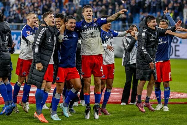 Final cheer Nicolai Remberg Guilherme Ramos Luka Vuskovic HSV Germany , Hamburg , Volksparkstadion , Football , 1 Bundesliga , Hamburger SV FSV Mainz 05